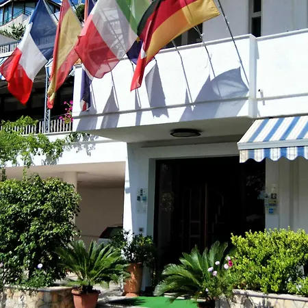Degli Ulivi 3*